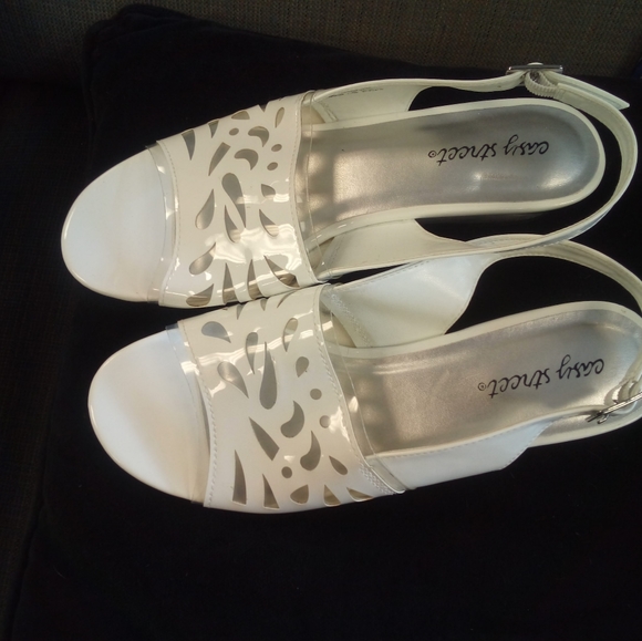 Easy Street white slingback dress sandals 9W NWOT - Picture 3 of 5